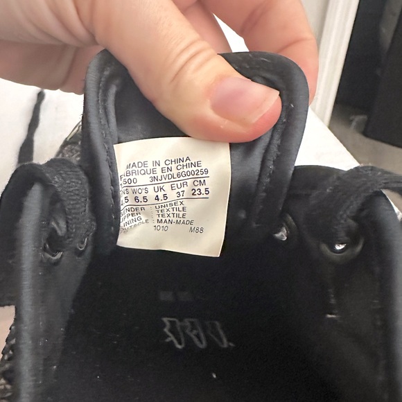 *Limited Edition* Sequin Zebra Converse All Stars - Picture 4 of 5